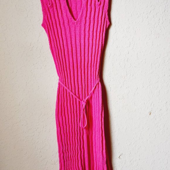 Rachel Roy pink stretchy sleeveless Vibrant Pink. Form fitting. Size medium. - Picture 1 of 12